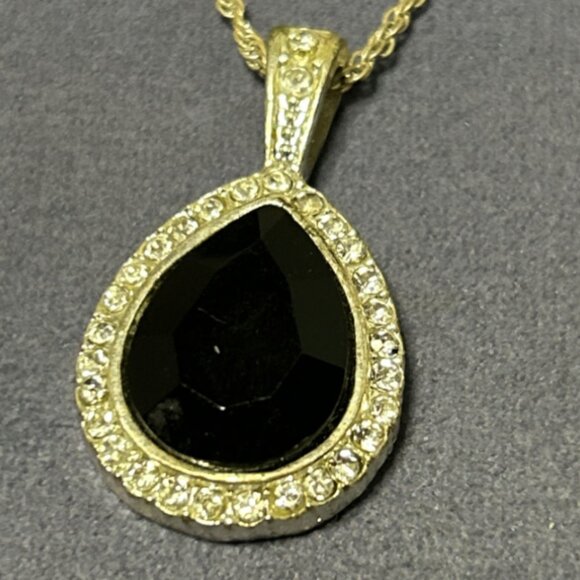 VINTAGE ROMAN TEAR DROP BLACK SILVER TONE PENDANT CHAIN NECKLACE & EARRING - Picture 2 of 5